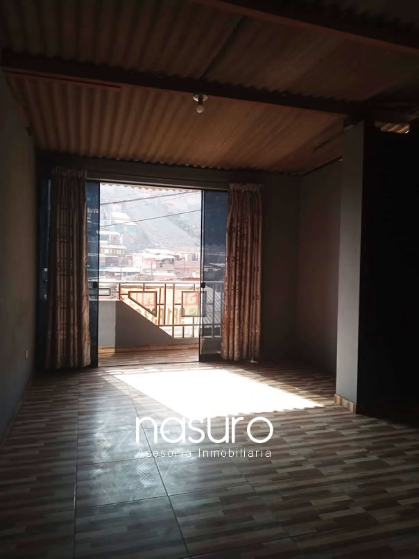 Se vende casa de dos pisos en Mi Perú