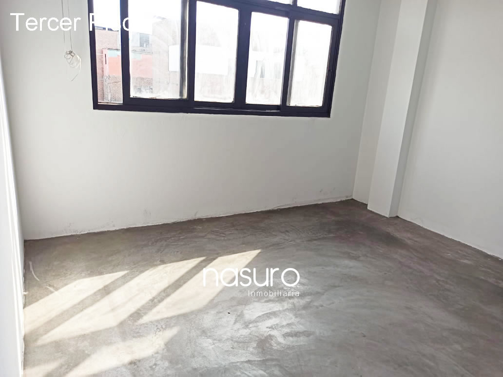 Se vende terreno muy cerca del Emporio Comercial de Gamarra