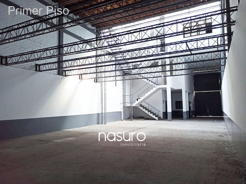 Se vende terreno muy cerca del Emporio Comercial de Gamarra