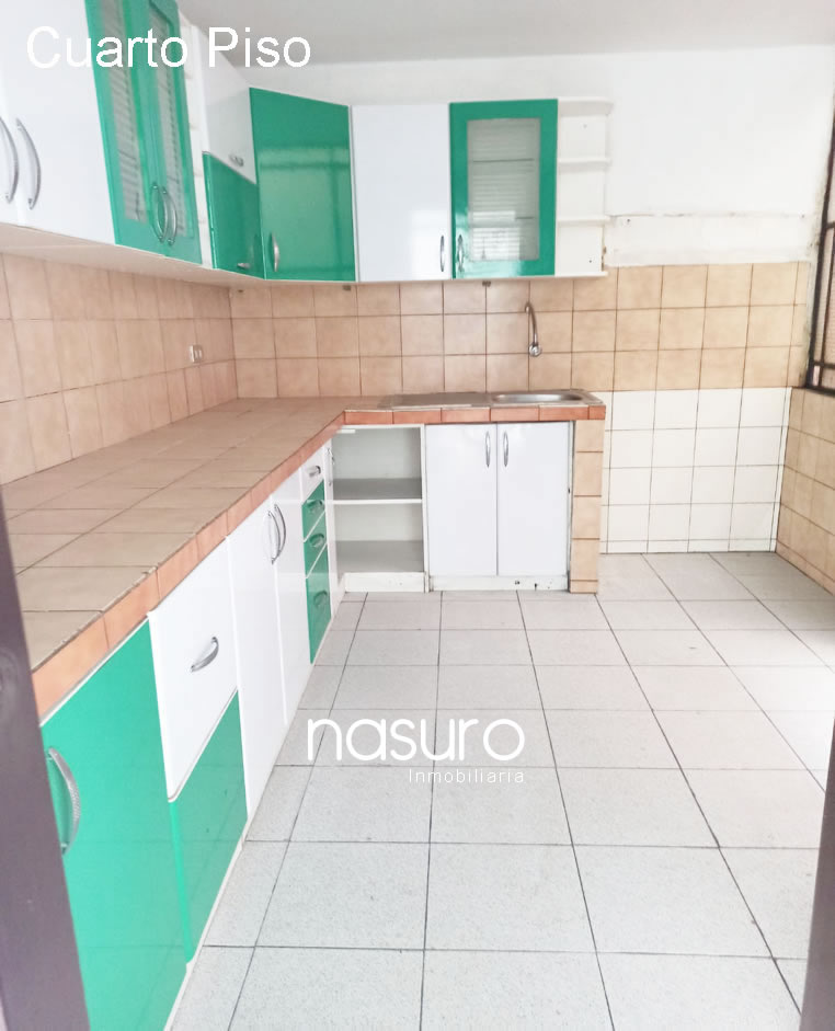 Se vende terreno muy cerca del Emporio Comercial de Gamarra