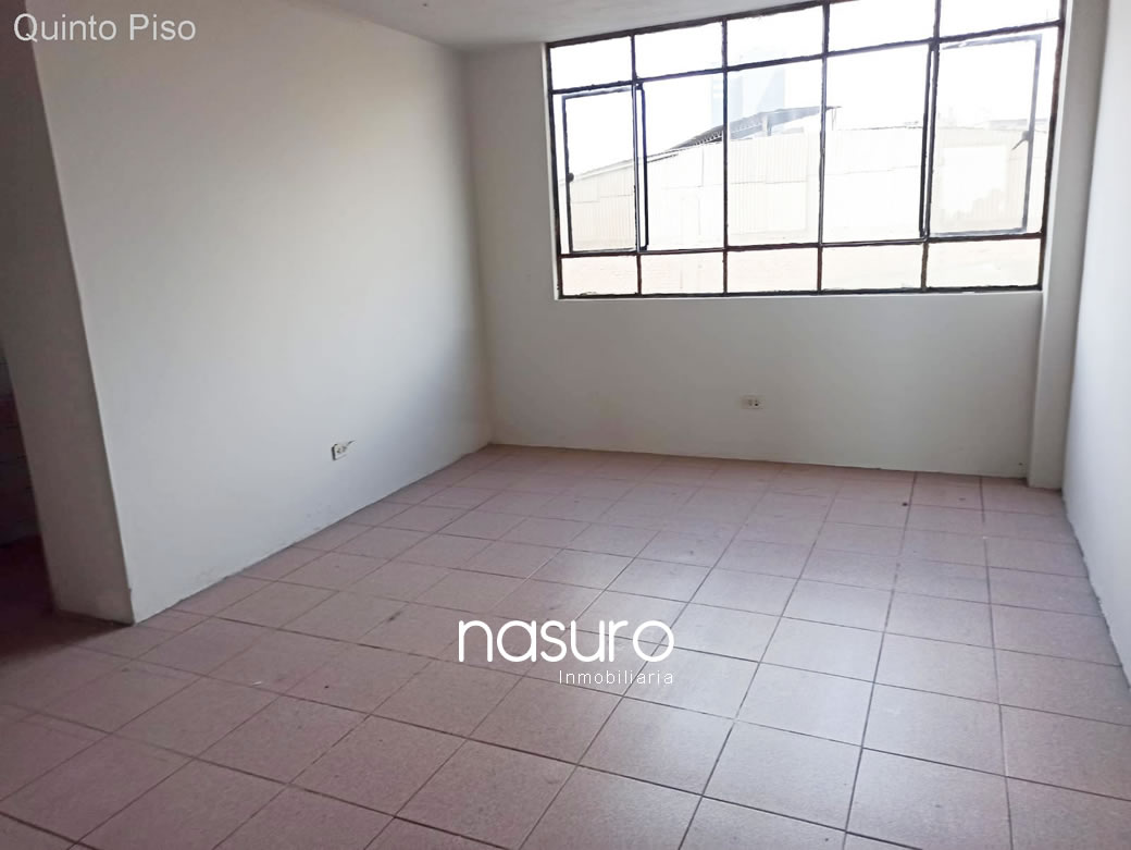 Se vende terreno muy cerca del Emporio Comercial de Gamarra