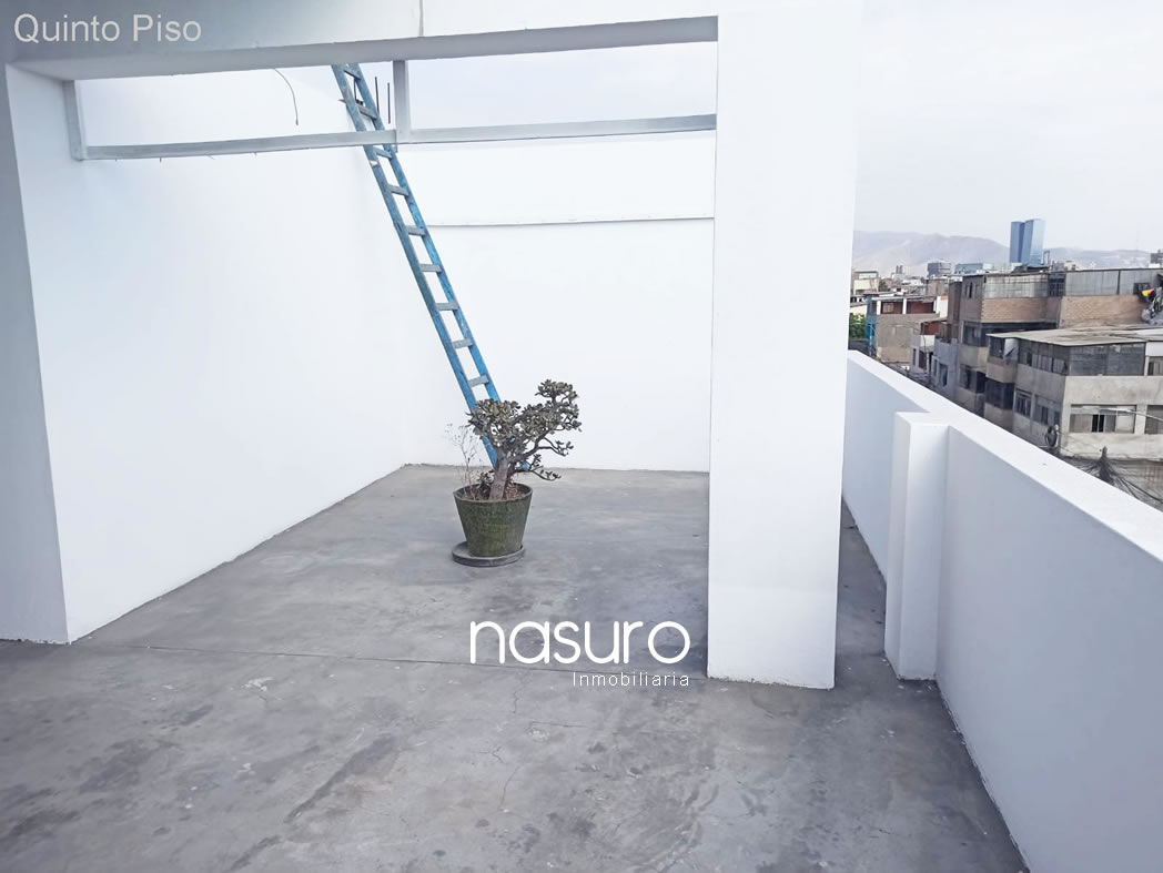 Se vende terreno muy cerca del Emporio Comercial de Gamarra