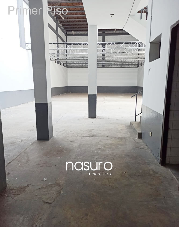 Se vende terreno muy cerca del Emporio Comercial de Gamarra