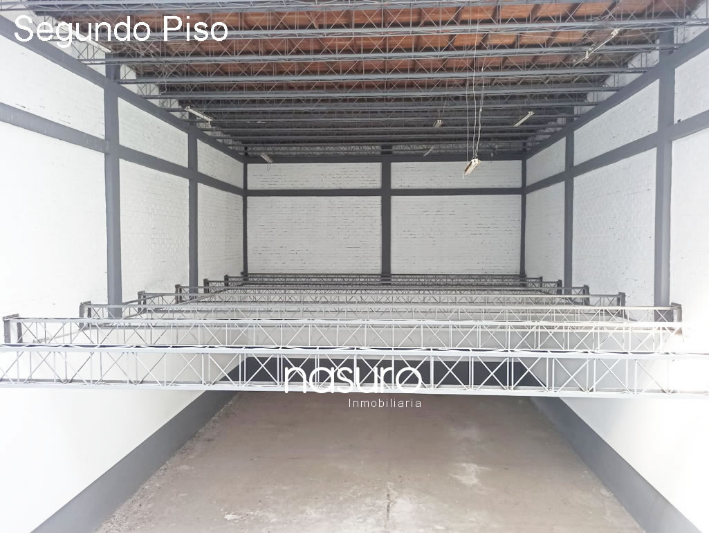 Se vende terreno muy cerca del Emporio Comercial de Gamarra