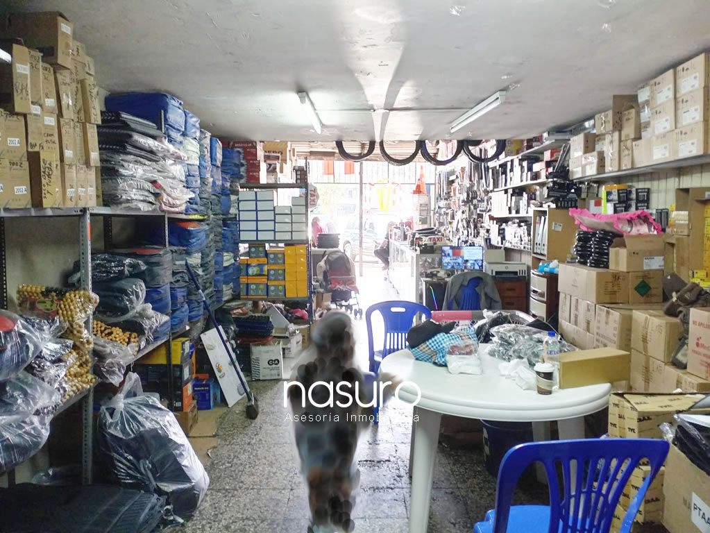 Se vende terreno en el Emporio Comercial de Gamarra