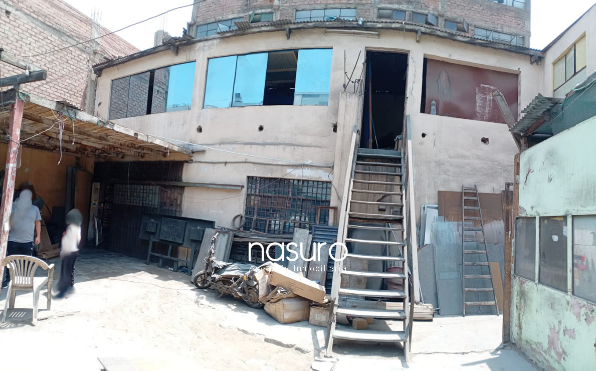 Se vende terreno en el Emporio Comercial de Gamarra
