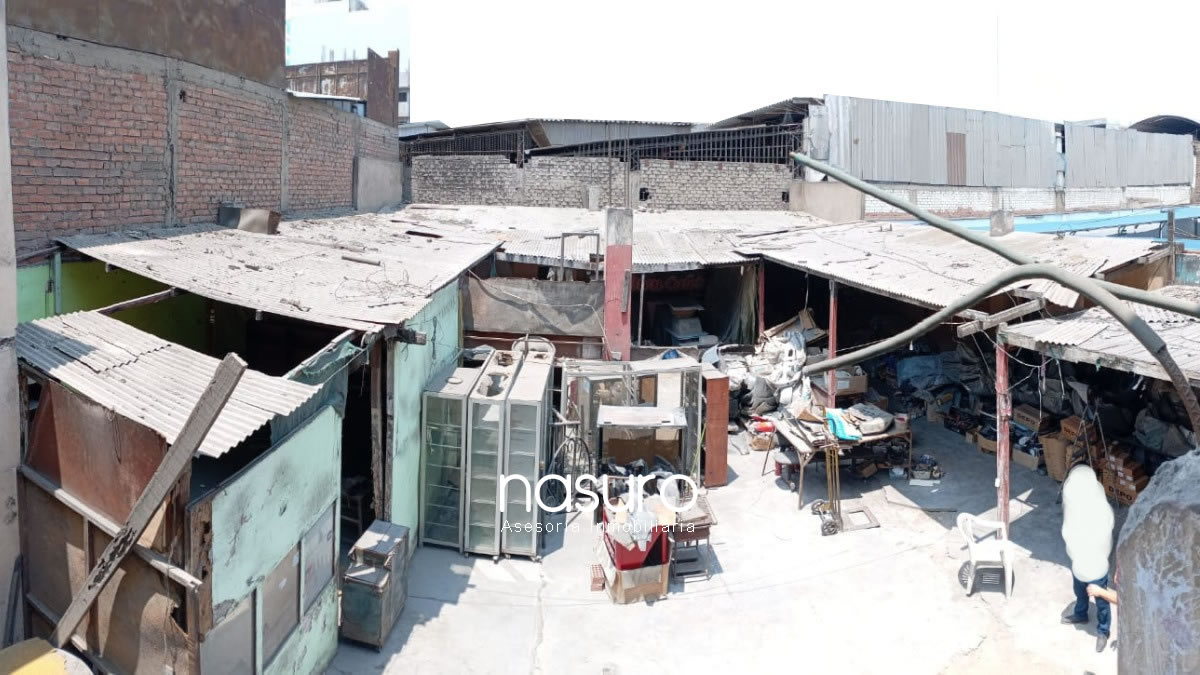 Se vende terreno en el Emporio Comercial de Gamarra