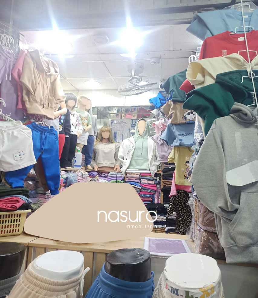 Se vende tienda en el Emporio Comercial de Gamarra
