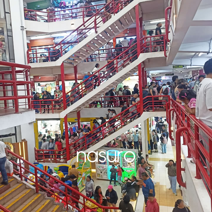 Se vende tienda primer piso en Galería El Rey de Gamarra